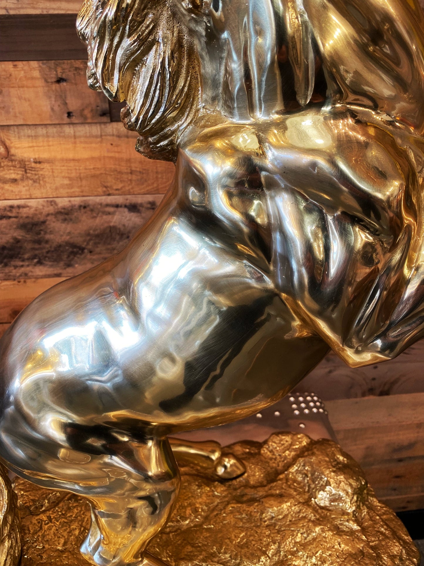 Detailed craftsmanship of the horse's tail, showcasing the richness of the brass and the durability of its lacquer coating.