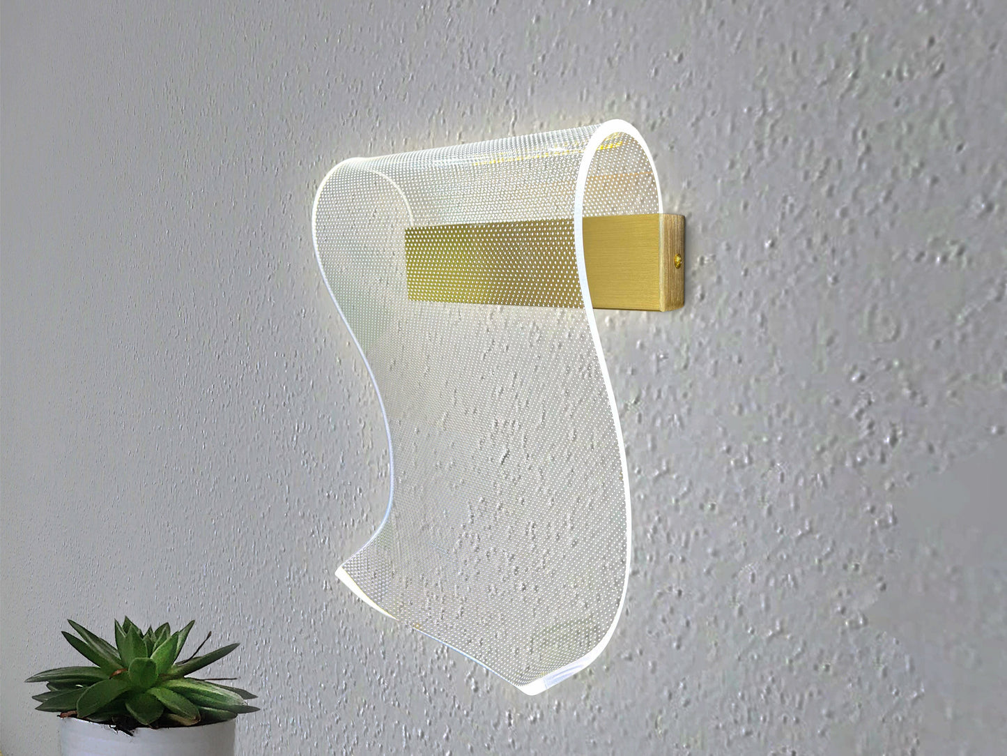 Curve Mesh LED Wall Sconce Gold