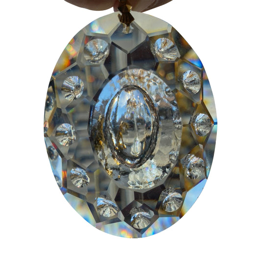 Oval full-lead crystal pendant with refined faceted detailing
